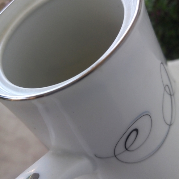 White Teapot - Picture 4 of 6